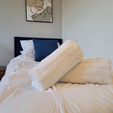 4-Bedroom Home Near Ema, Sleeps 6 Castle Donington Extérieur photo