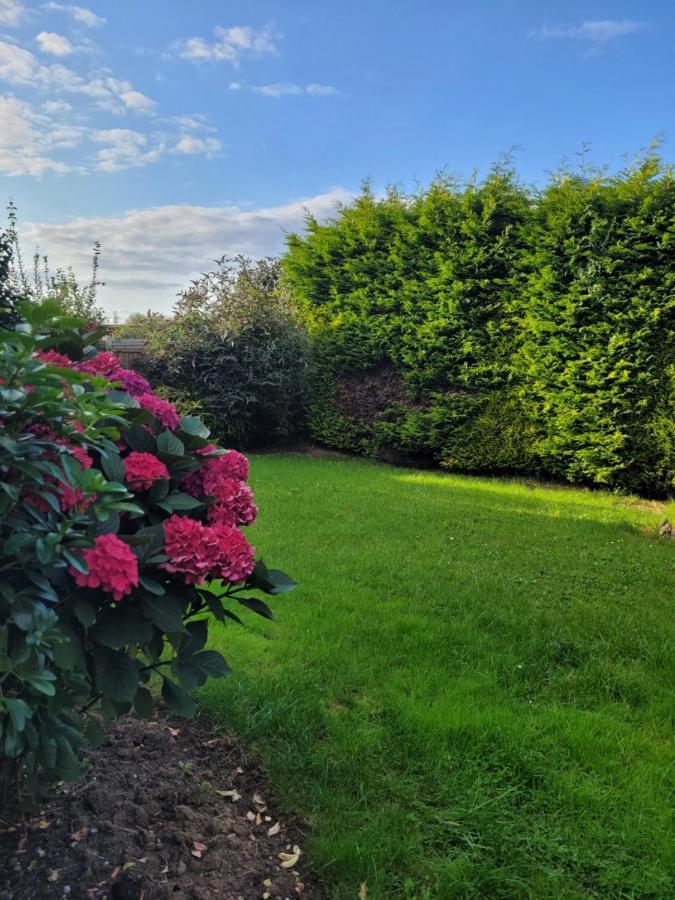 4-Bedroom Home Near Ema, Sleeps 6 Castle Donington Extérieur photo