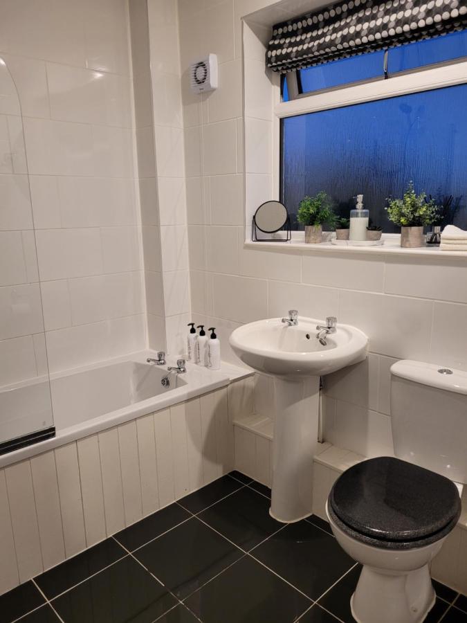 4-Bedroom Home Near Ema, Sleeps 6 Castle Donington Extérieur photo